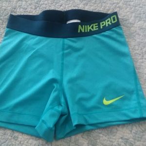 *Worn Twice*Med Ladies Nike Compression Shorts